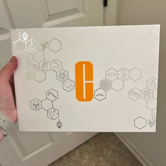 Clinique Absolutely Happy Set in Vibrant Orange - Picture 2 of 5